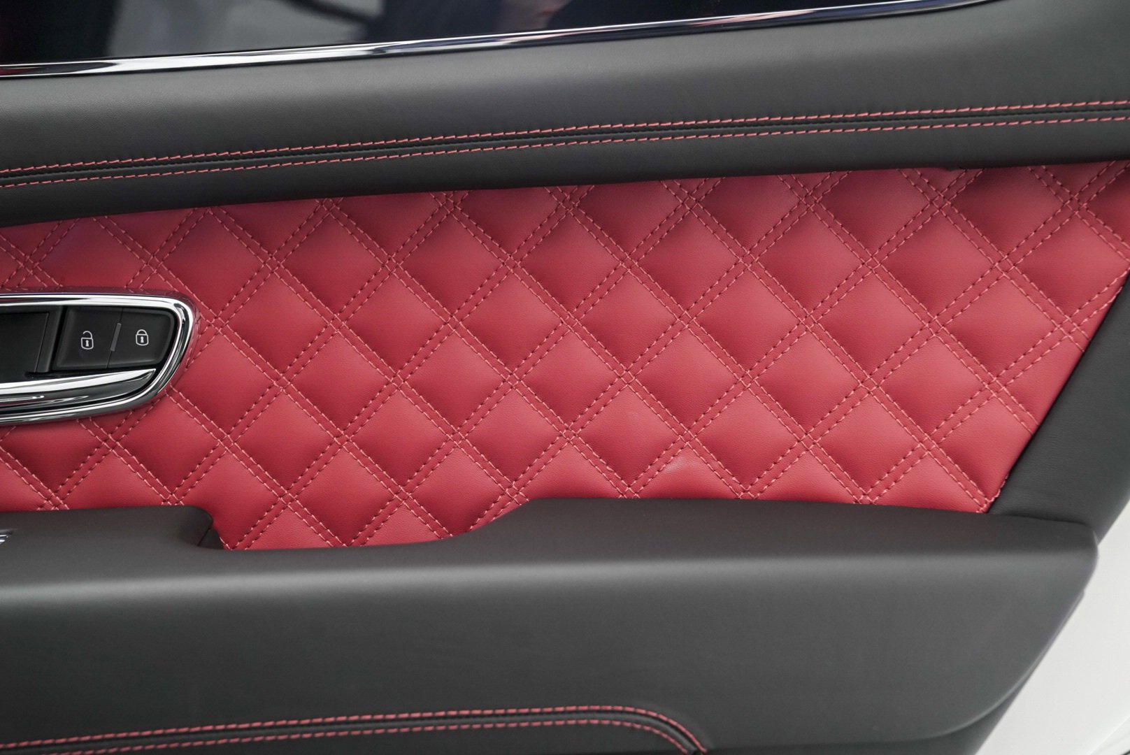 Used 2022 Bentley Bentayga image 46