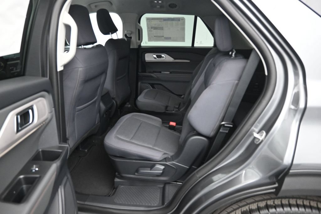 New 2026 Ford Explorer Active RWD image 18