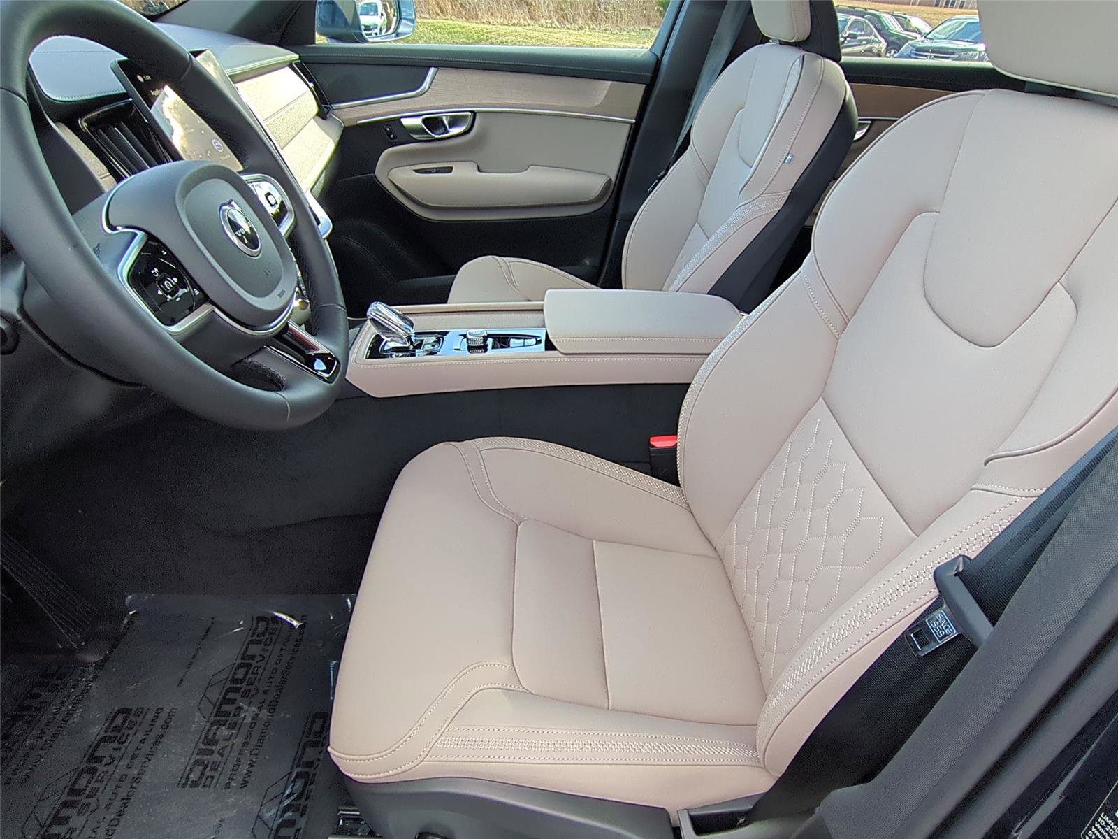 New 2026 Volvo XC90 T8 Plus w/ Protection Package Premier AWD/4WD image 16