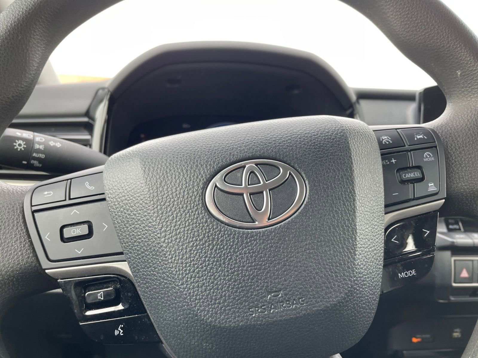 Used 2025 Toyota Camry LE image 28