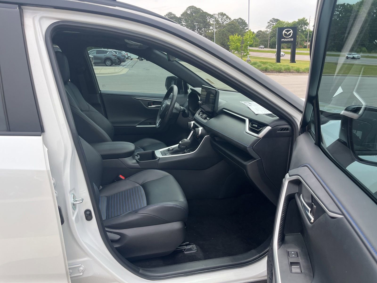 Used 2024 Toyota RAV4 XSE AWD/4WD image 33