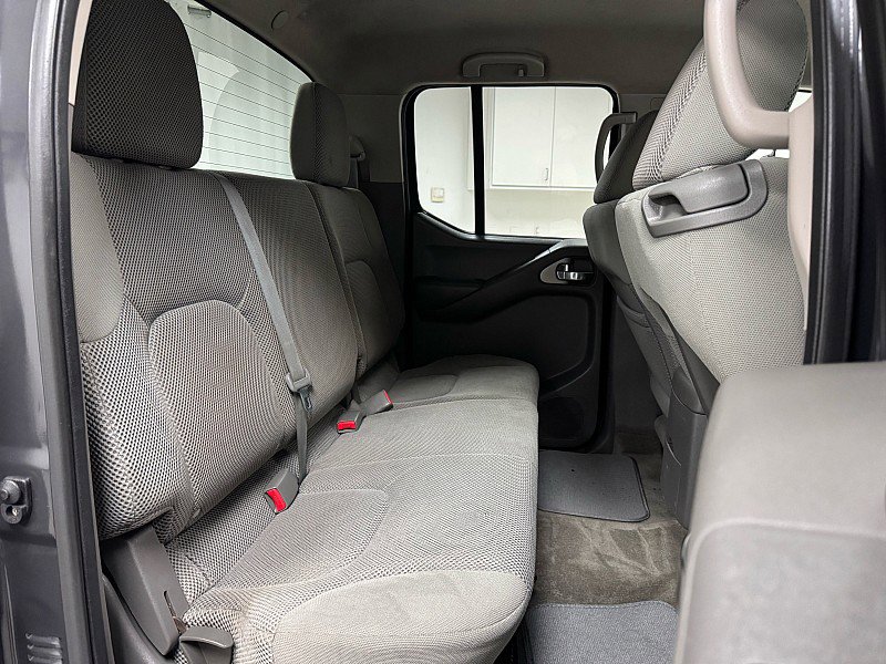 Used 2012 Nissan Frontier SV w/ SV Premium Utility Pkg AWD/4WD image 13