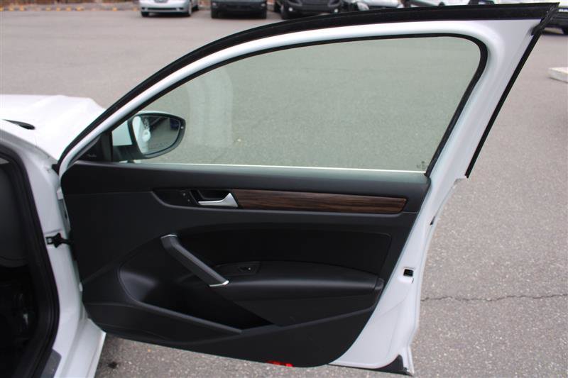 Used 2020 Volkswagen Passat 2.0T SEL image 15