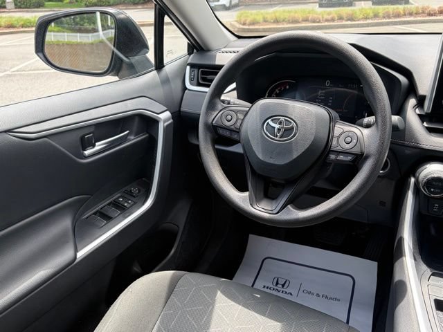 Used 2025 Toyota RAV4 XLE FWD image 31