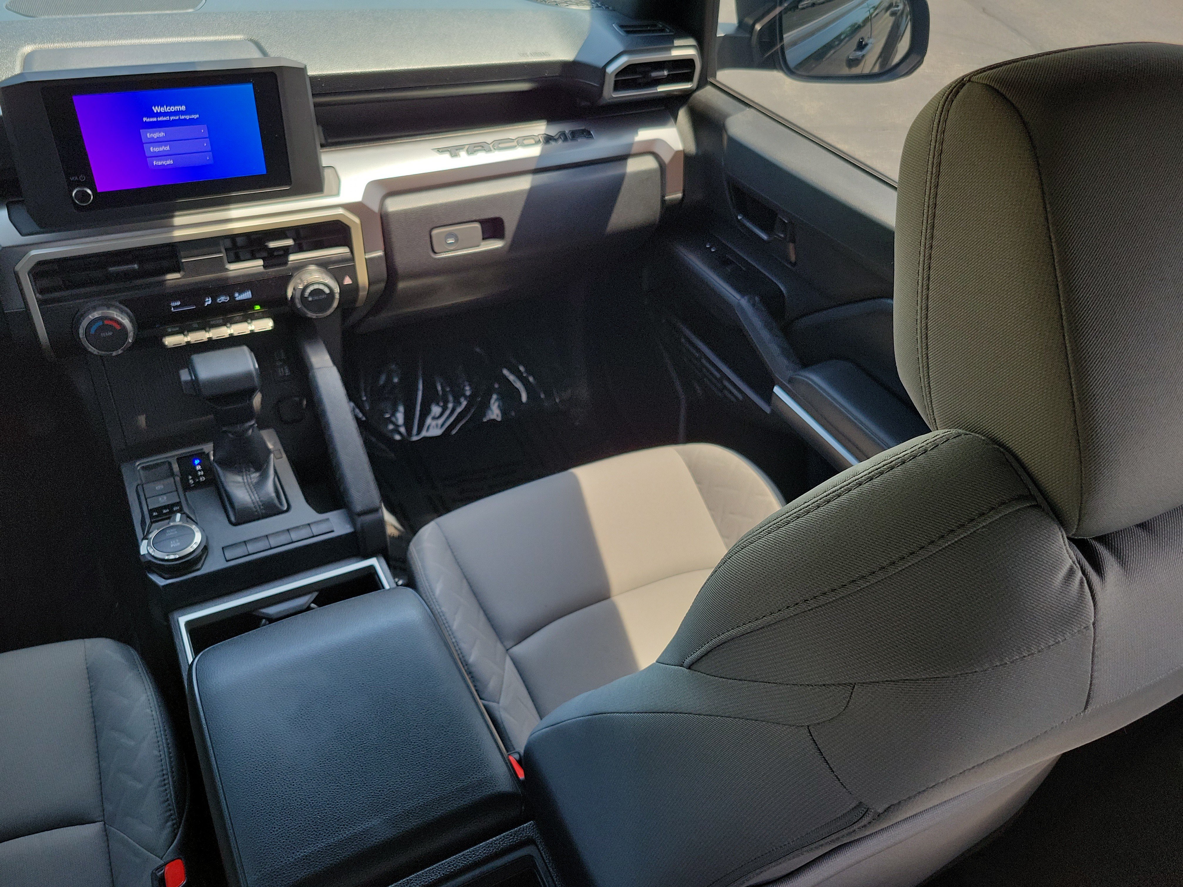 Certified 2025 Toyota Tacoma SR5 AWD/4WD image 14