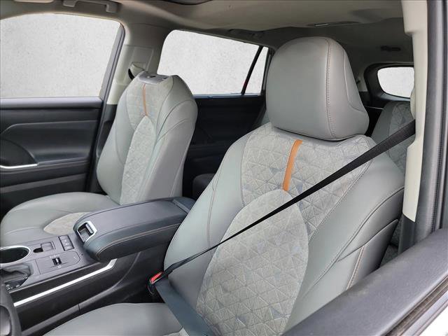 Used 2022 Toyota Highlander Bronze Edition AWD/4WD image 13
