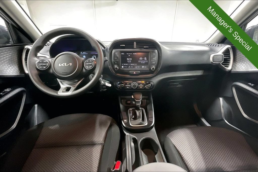 Used 2025 Kia Soul LX w/ LX Technology Package FWD image 18