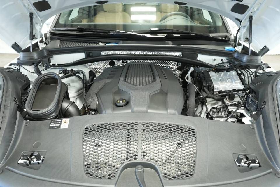 Certified 2026 Porsche Macan AWD/4WD image 30