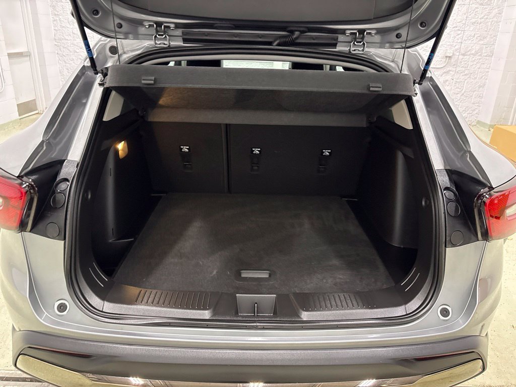 Used 2024 Chevrolet Trax ACTIV w/ Sunroof Package FWD image 35