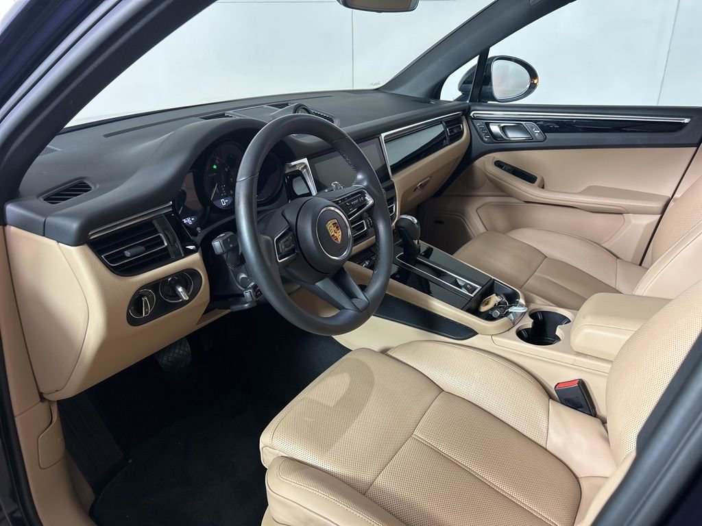 Certified 2022 Porsche Macan image 4
