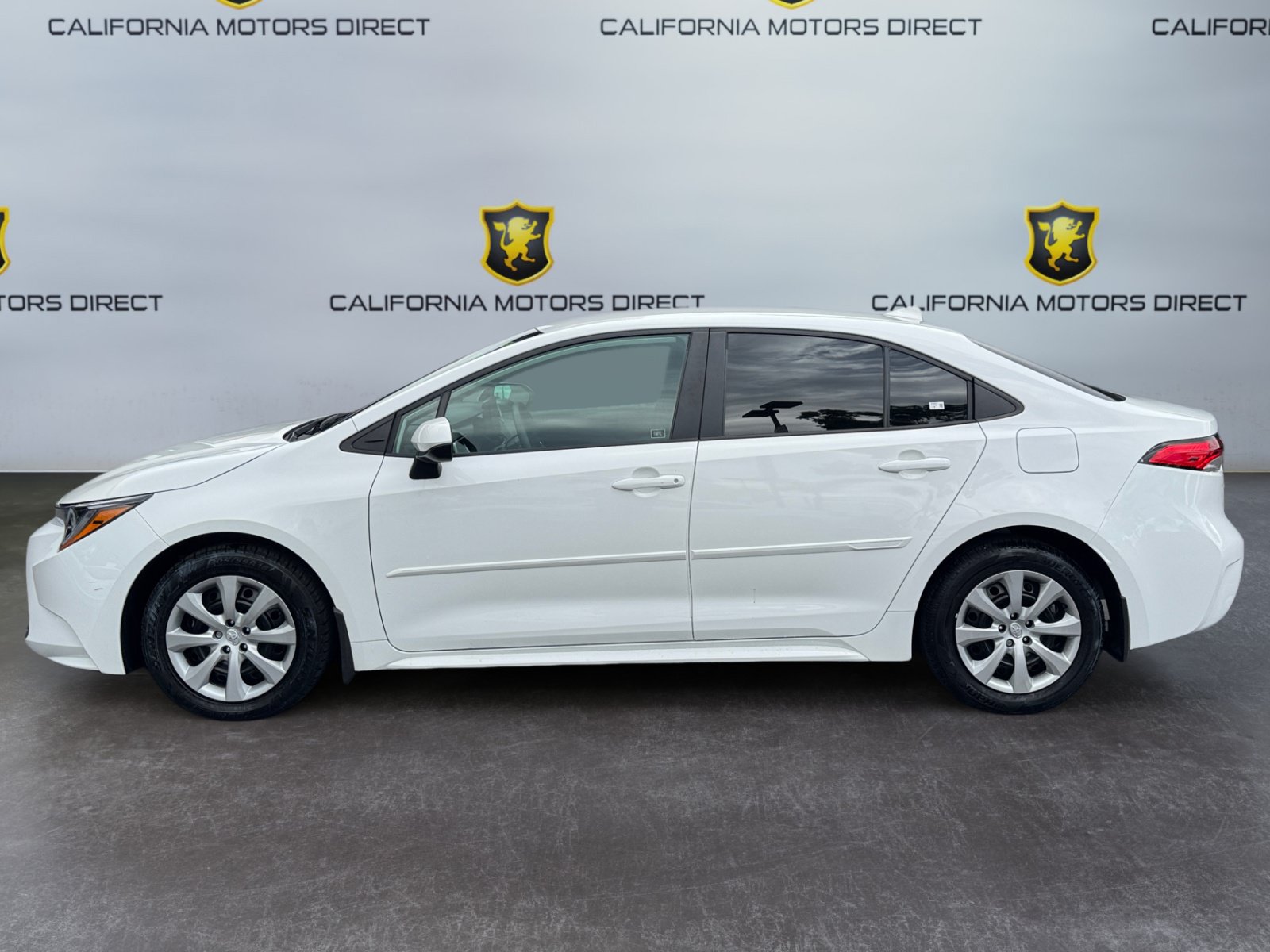 Used 2025 Toyota Corolla LE FWD image 2