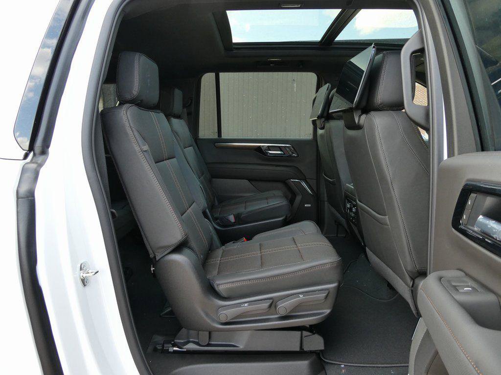 New 2026 Chevrolet Suburban High Country image 14