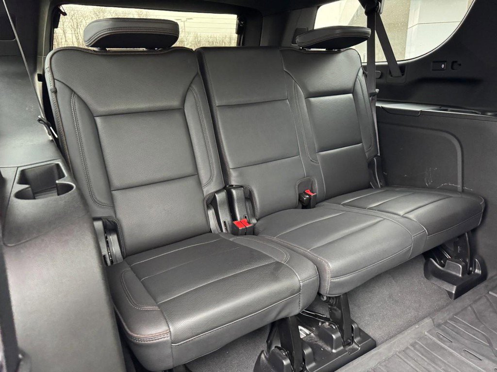 Used 2024 Chevrolet Suburban High Country image 13