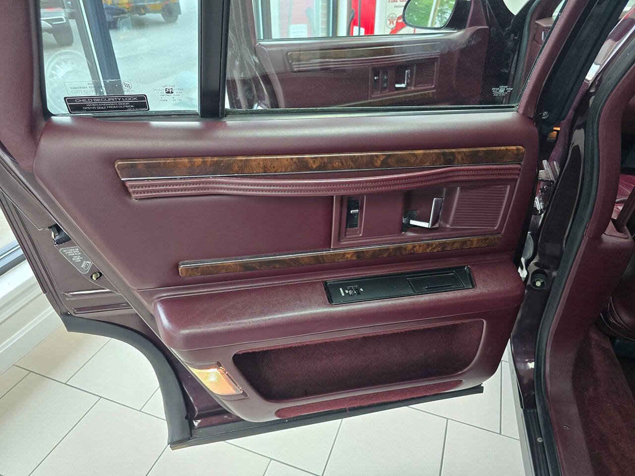 Used 1996 Buick Roadmaster Sedan RWD image 28