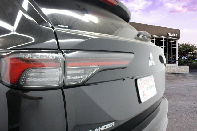 New 2025 Mitsubishi Outlander SEL image 4