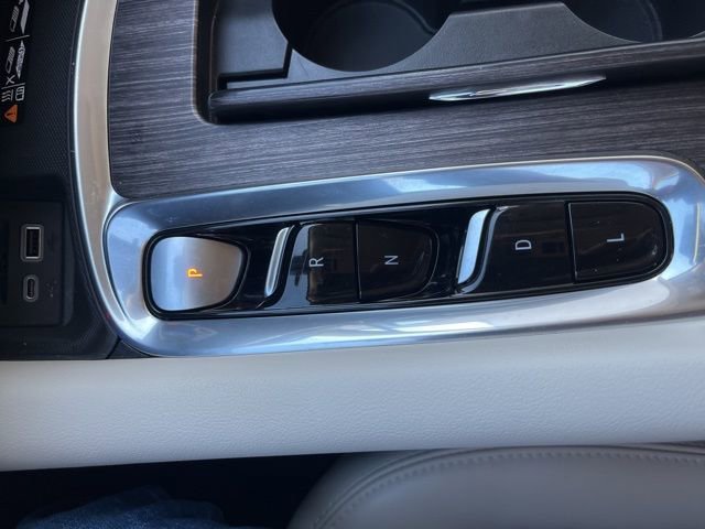 Used 2024 Buick Enclave Avenir w/ Avenir Technology Package image 21