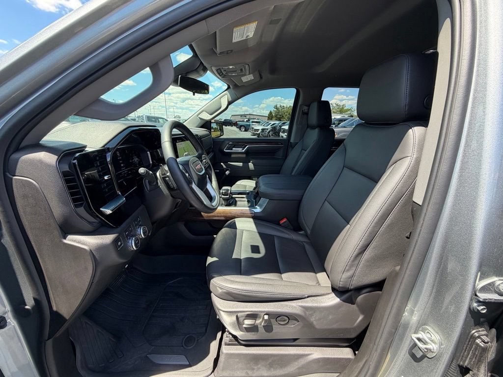 Used 2025 GMC Sierra 1500 Elevation w/ Elevation Premium Package AWD/4WD image 2