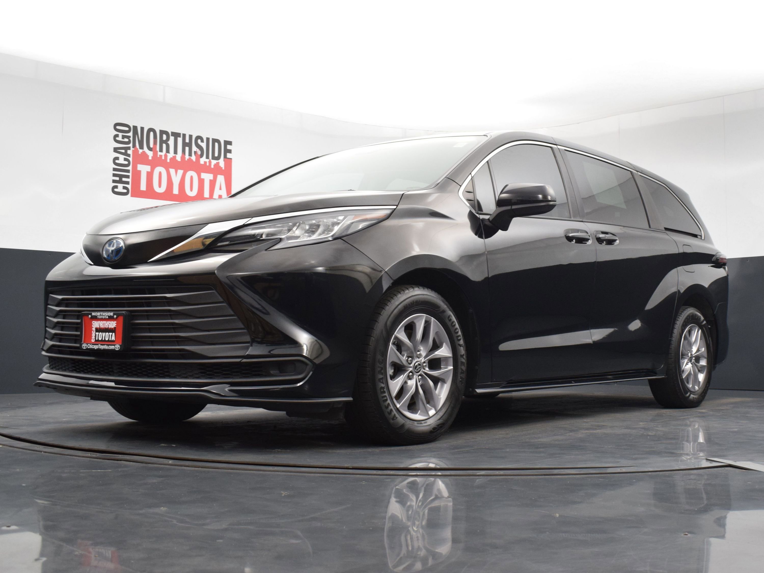 Used 2022 Toyota Sienna LE FWD image 32