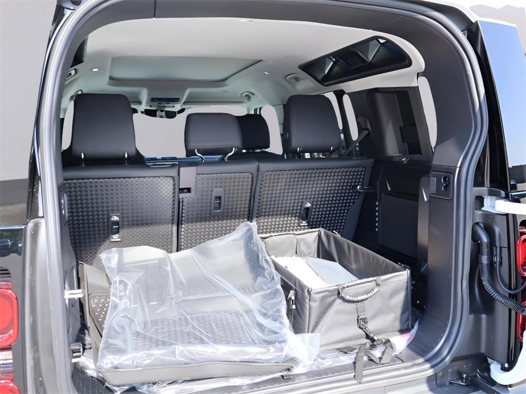 New 2025 Land Rover Defender 110 S image 16