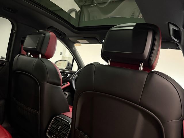 Certified 2026 Porsche Macan Turbo AWD/4WD image 28