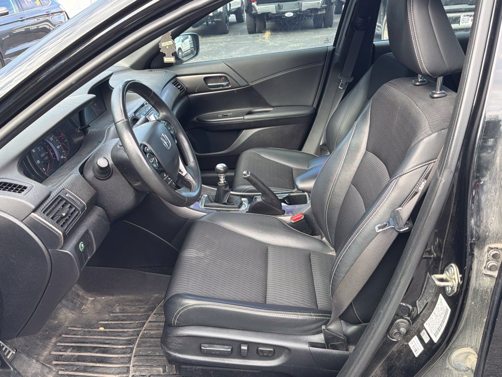 Used 2017 Honda Accord Sport image 13
