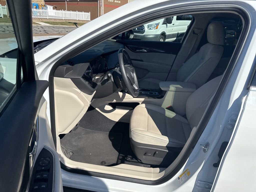 Used 2022 Buick Envision Essence w/ Safety Package image 17
