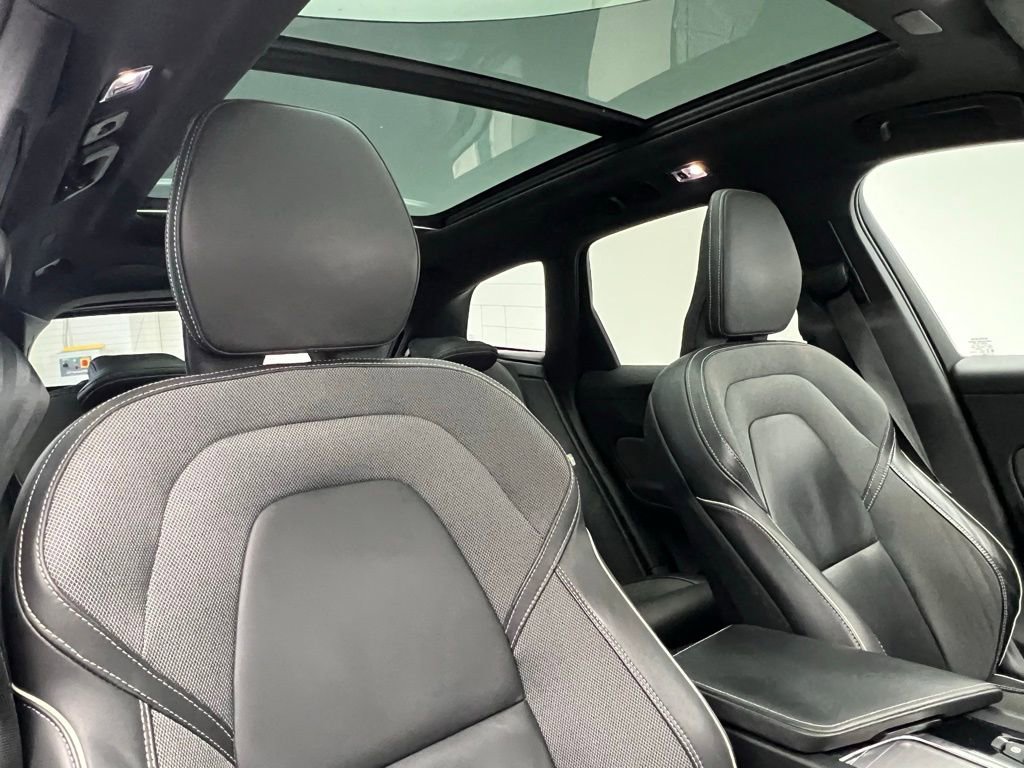 Used 2021 Volvo XC60 T8 R-Design w/ Advanced Package image 7