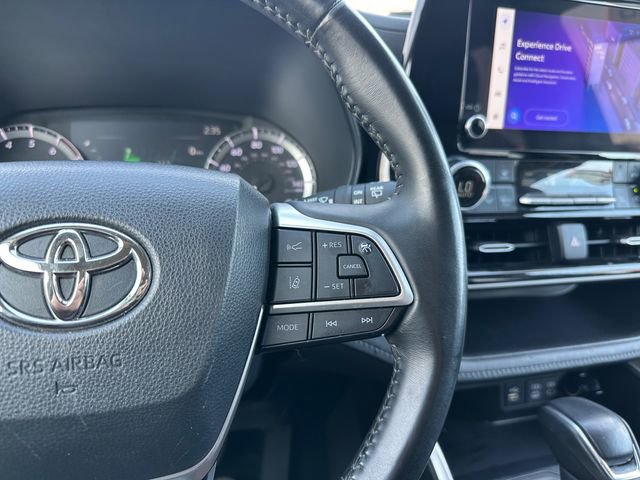 Used 2024 Toyota Highlander LE FWD image 23