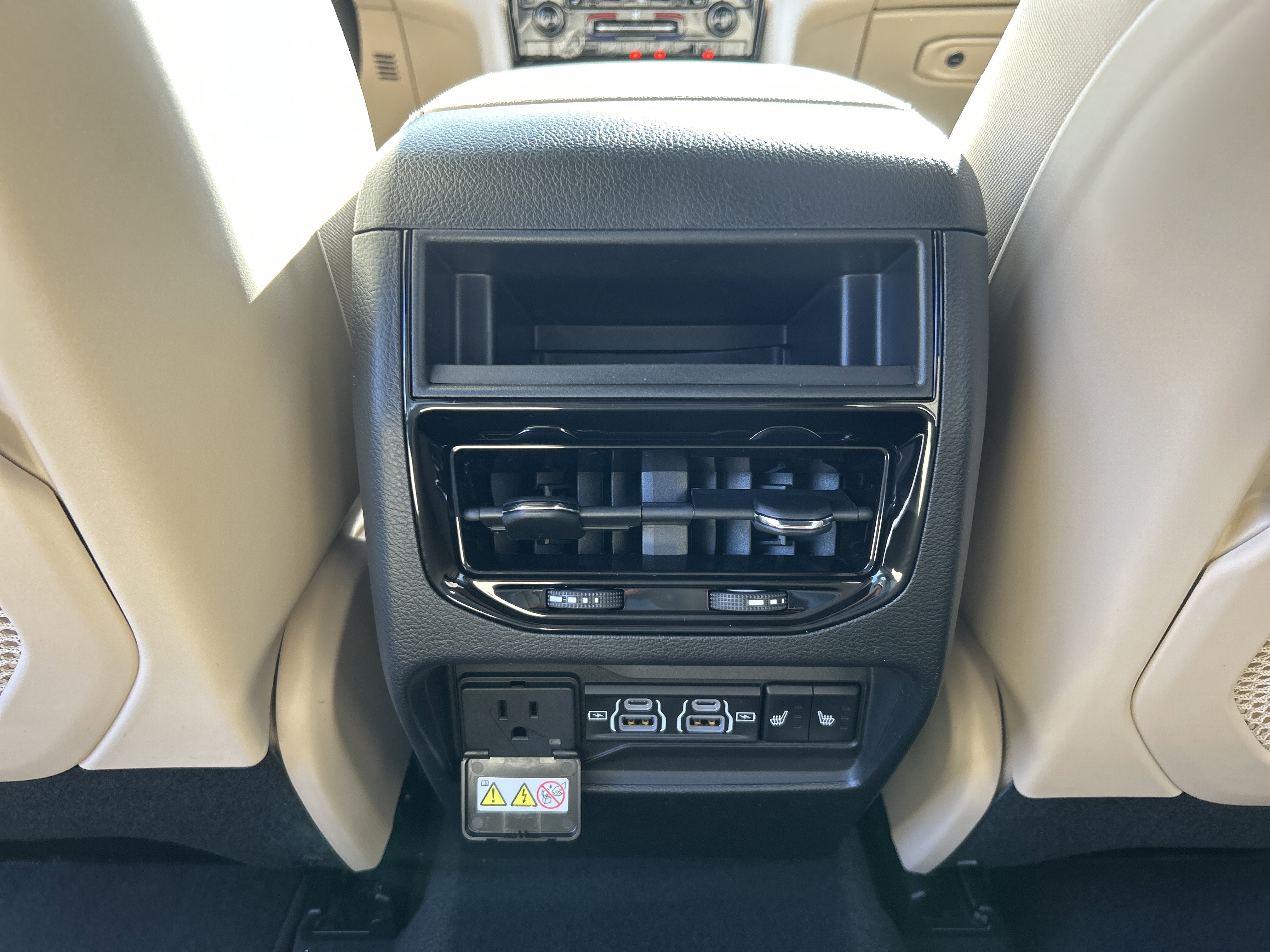 New 2025 Jeep Grand Cherokee Limited w/ Black Appearance Package image 38