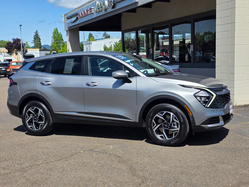 Used 2023 Kia Sportage LX AWD/4WD image 3