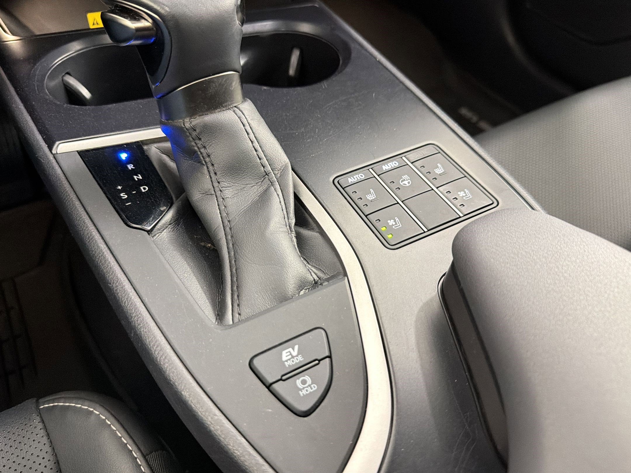 Certified 2023 Lexus UX 250h FWD w/ Accessory Package (Z1) image 17