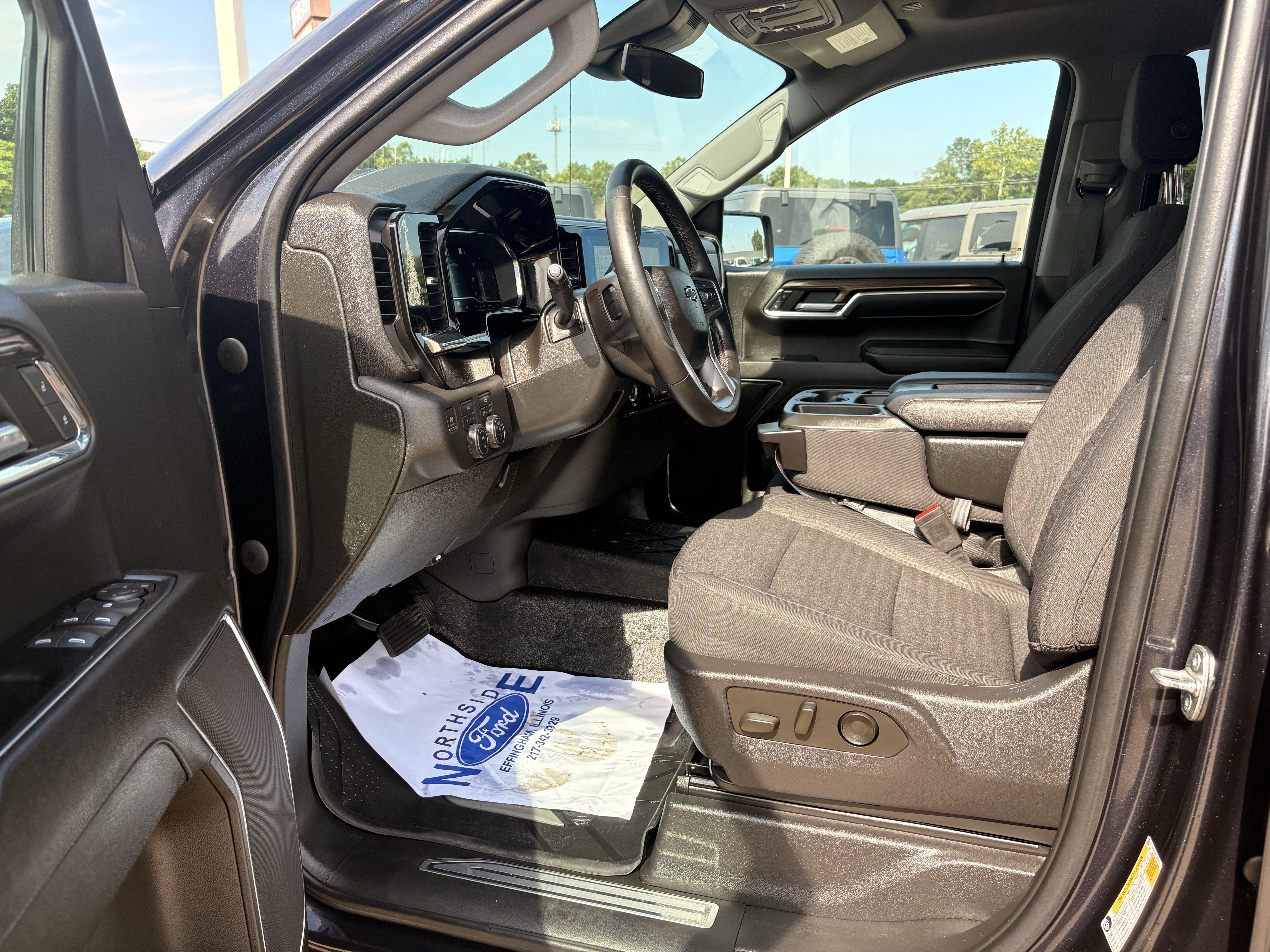 Used 2023 Chevrolet Silverado 1500 RST AWD/4WD image 9