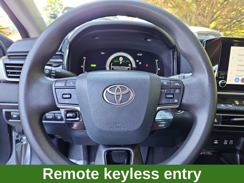 Used 2025 Toyota Camry SE FWD image 10