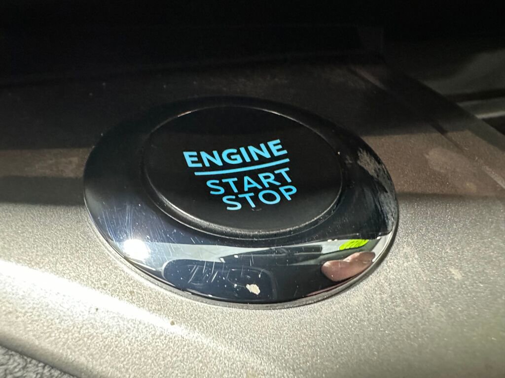 Used 2022 Ford Explorer XLT w/ Equipment Group 202A AWD/4WD image 18