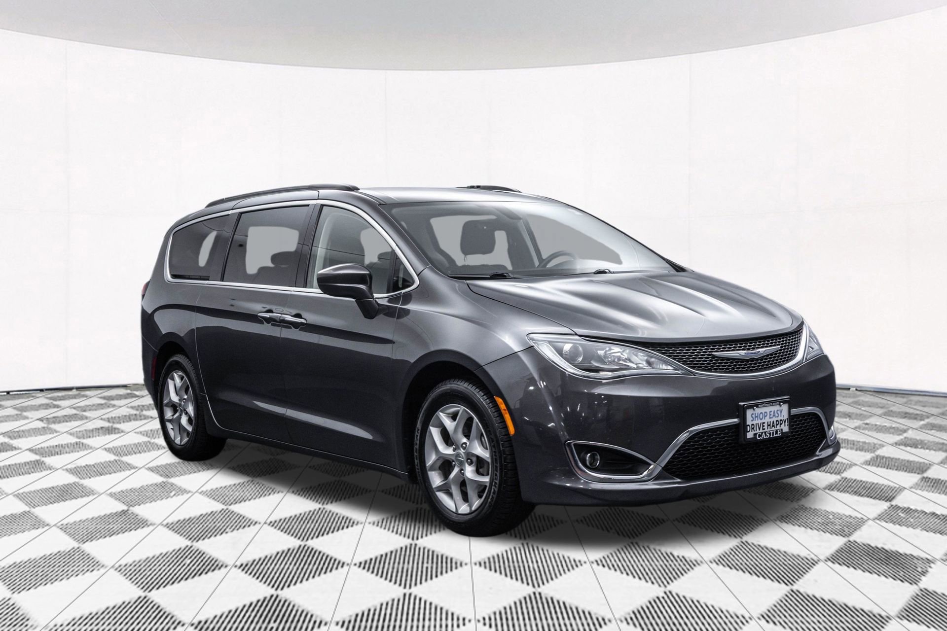 Used 2019 Chrysler Pacifica Touring Plus w/ Tire & Wheel Group image 15