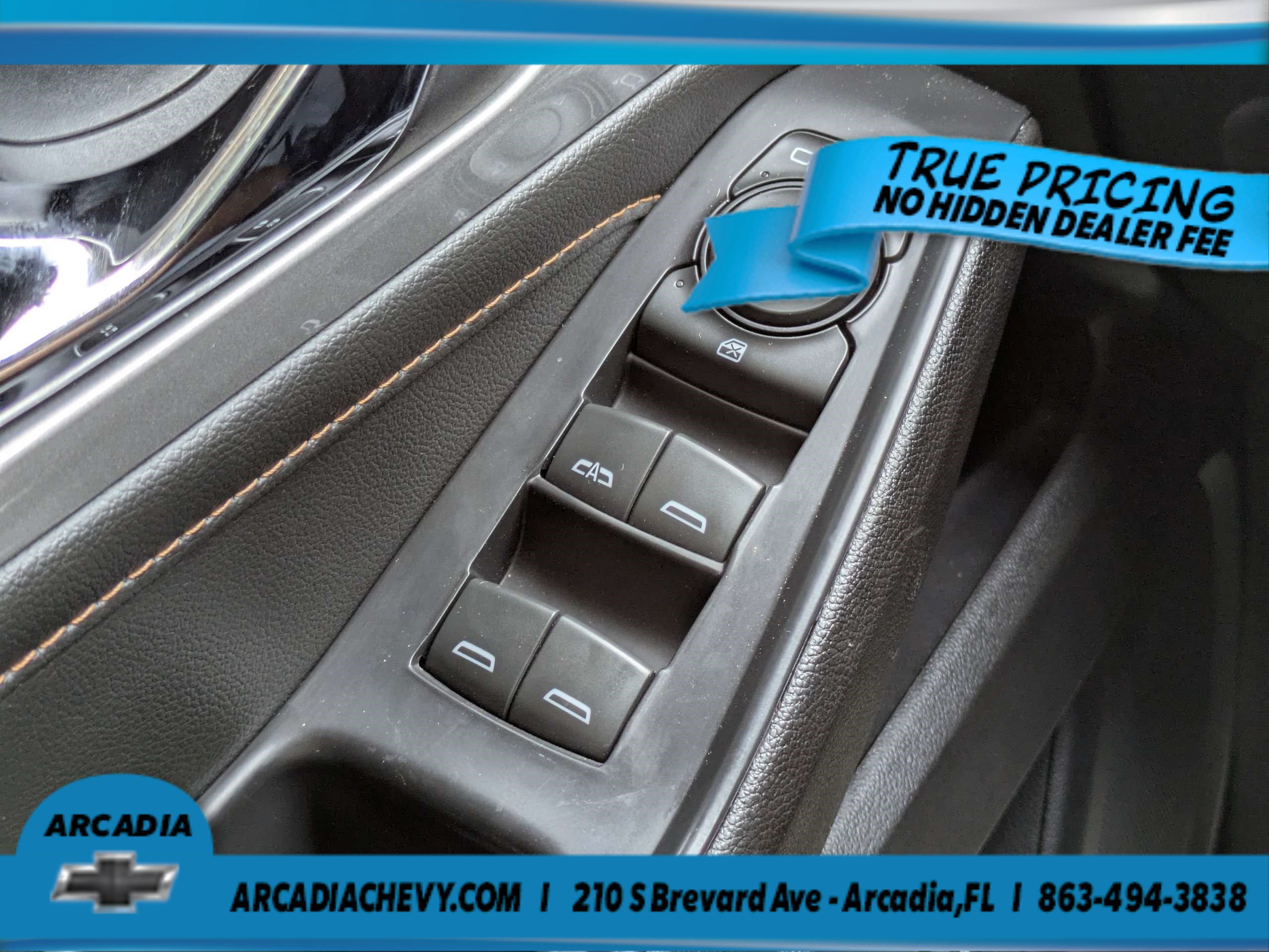 Used 2021 Chevrolet Traverse LT FWD image 23