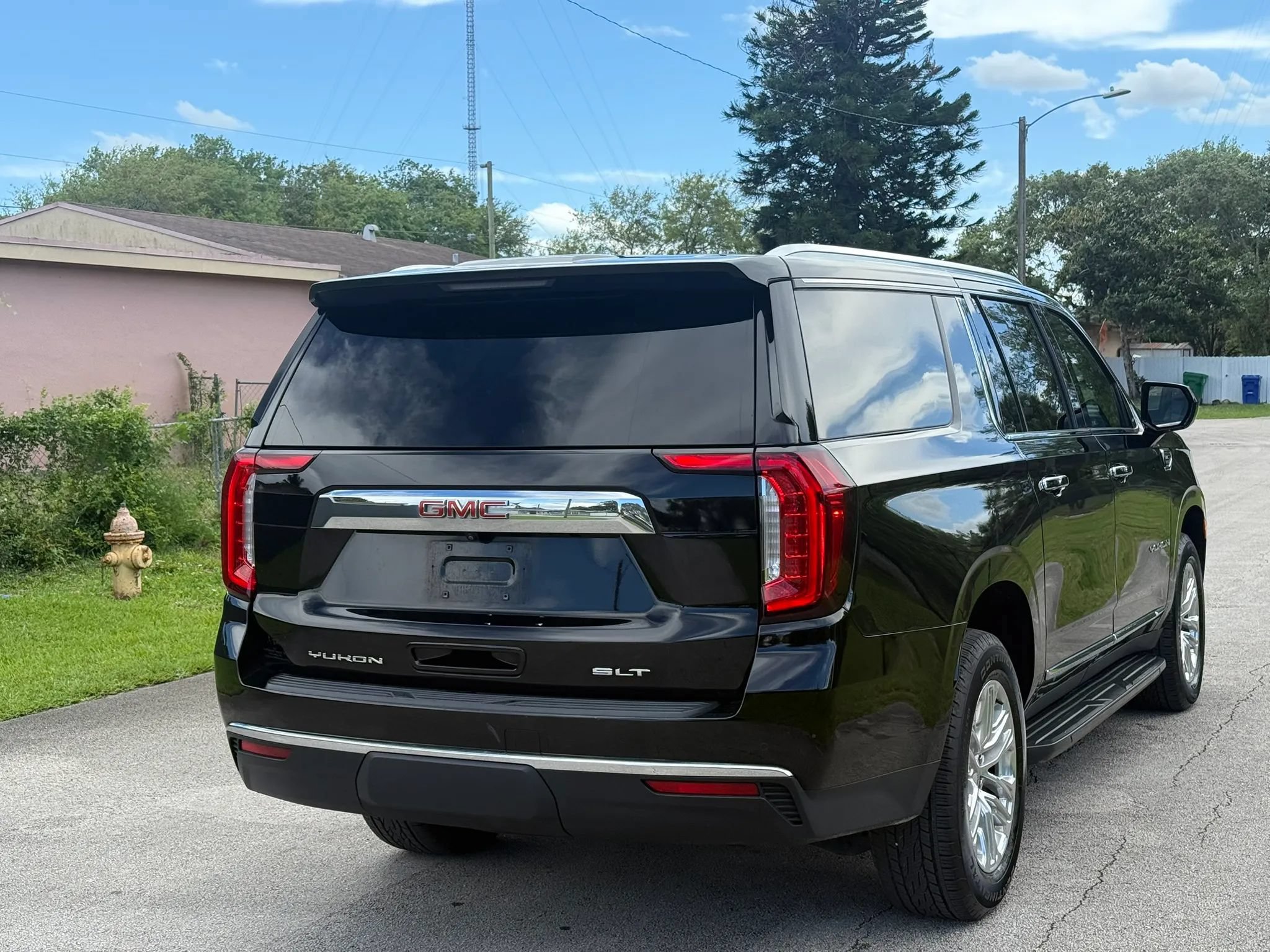 Used 2024 GMC Yukon XL SLT RWD image 6