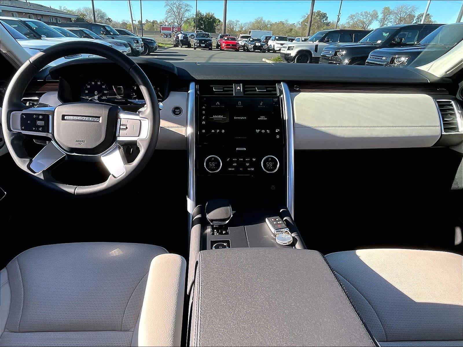 Used 2025 Land Rover Discovery S AWD/4WD image 18