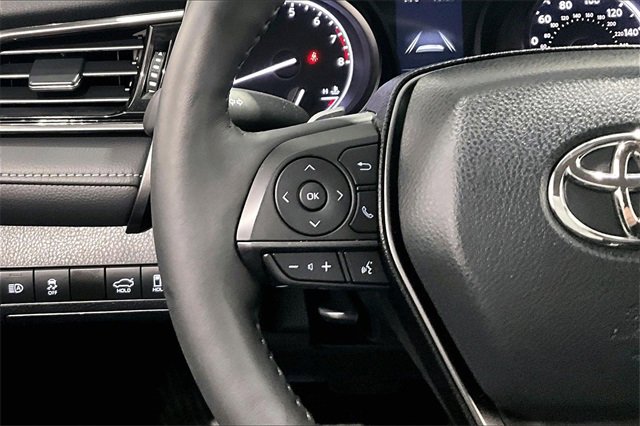 Used 2024 Toyota Camry SE image 11