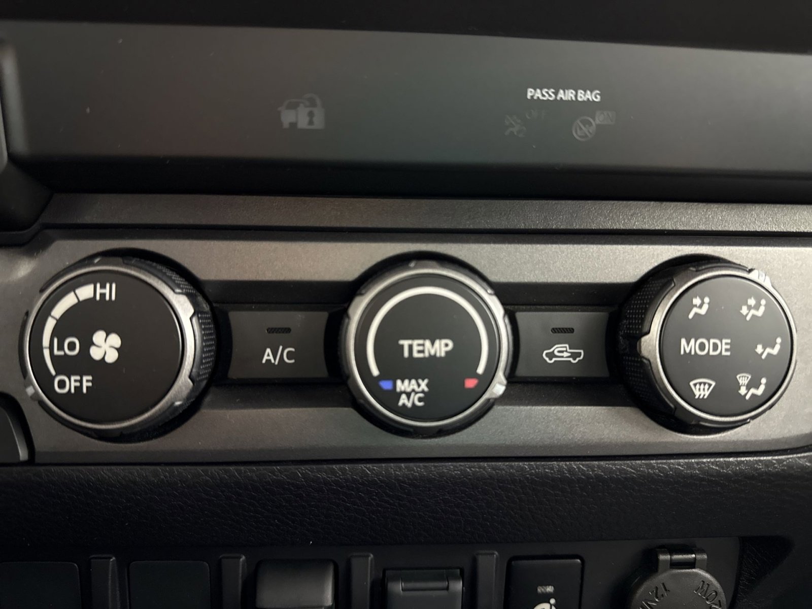 Used 2020 Toyota Tacoma TRD Off-Road image 20