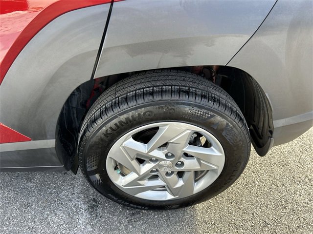 Used 2024 Hyundai Kona SE image 11