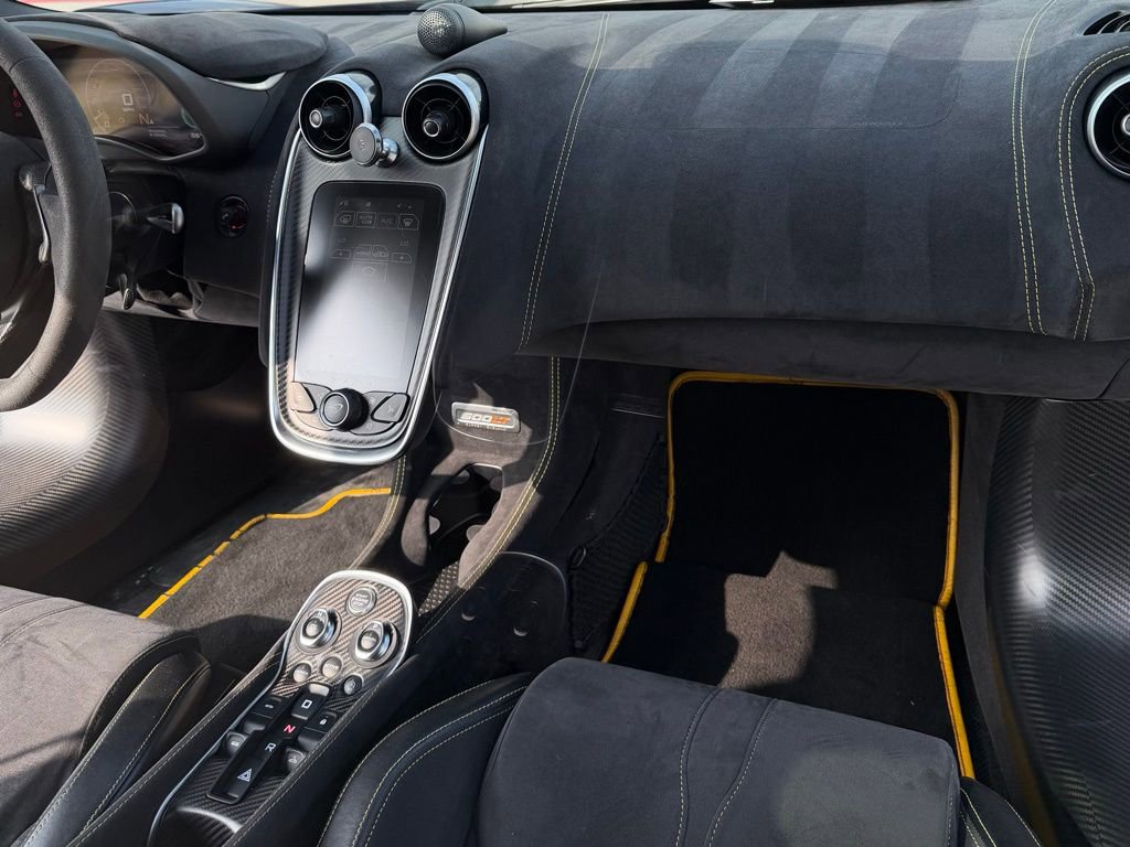 Used 2020 McLaren 600LT Spider RWD image 28