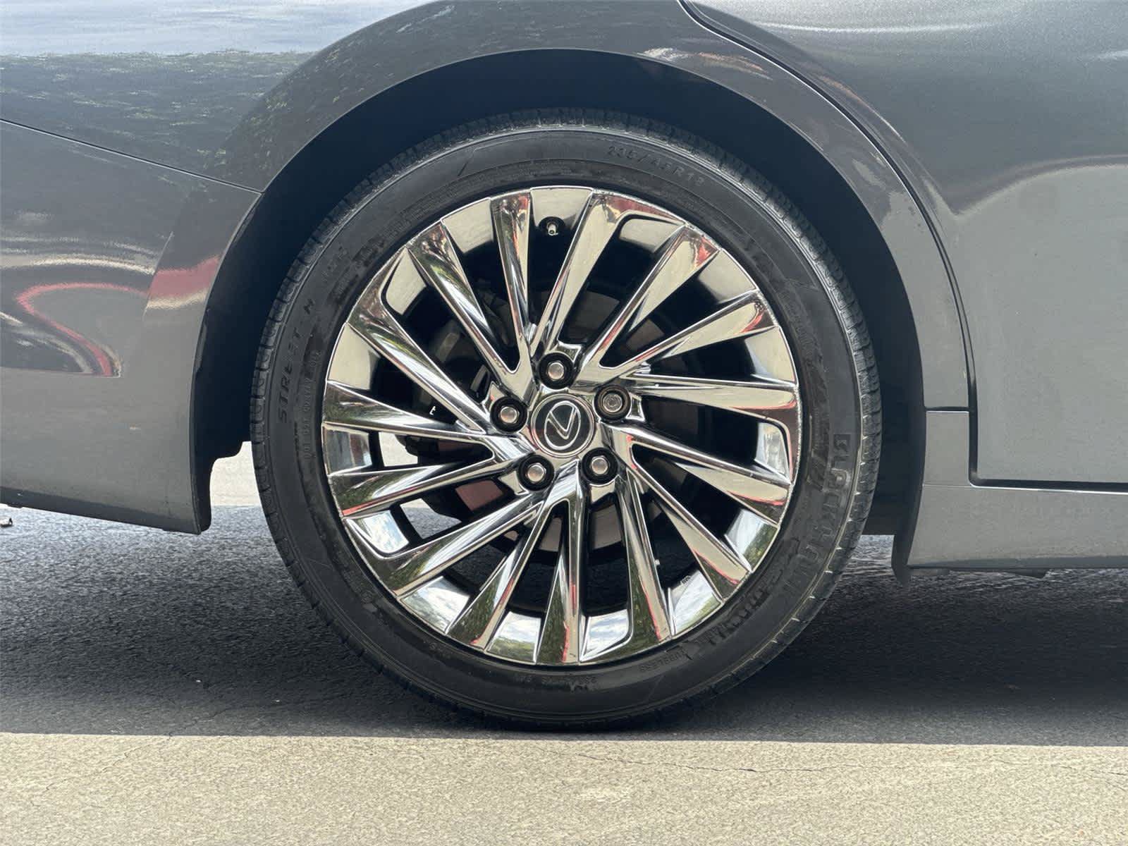 Used 2025 Lexus ES 300h w/ Luxury Package FWD image 9