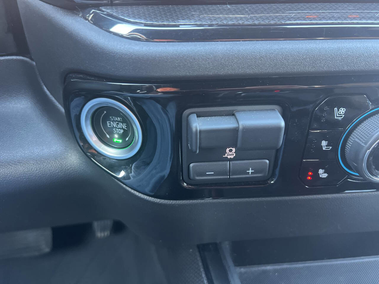 Used 2022 Chevrolet Silverado 1500 ZR2 w/ Technology Package image 34