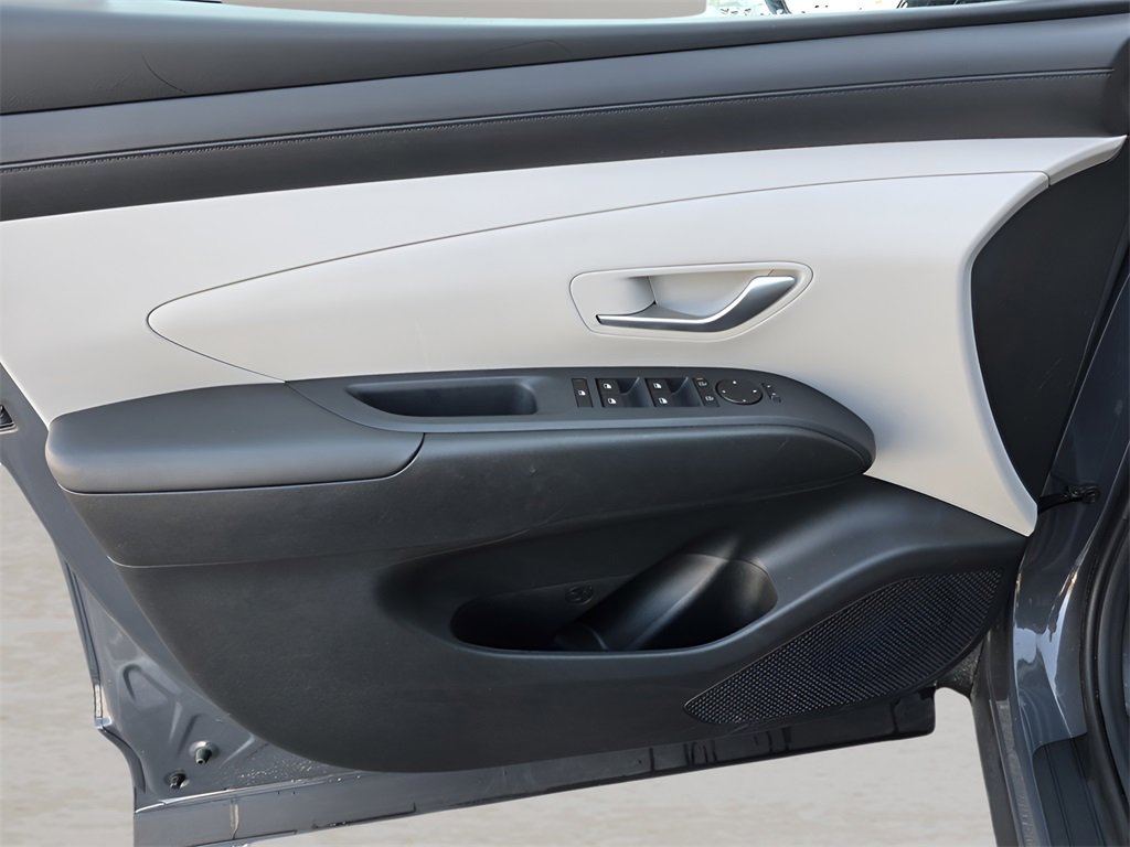Used 2025 Hyundai Tucson SE image 17