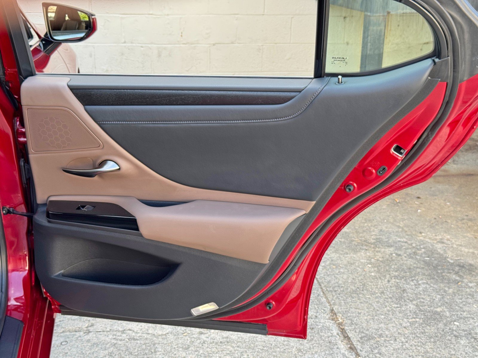 Used 2025 Lexus ES 300h w/ Premium Package FWD image 51