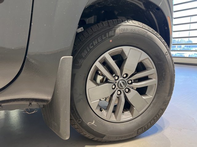 Used 2025 Nissan Frontier SV image 33