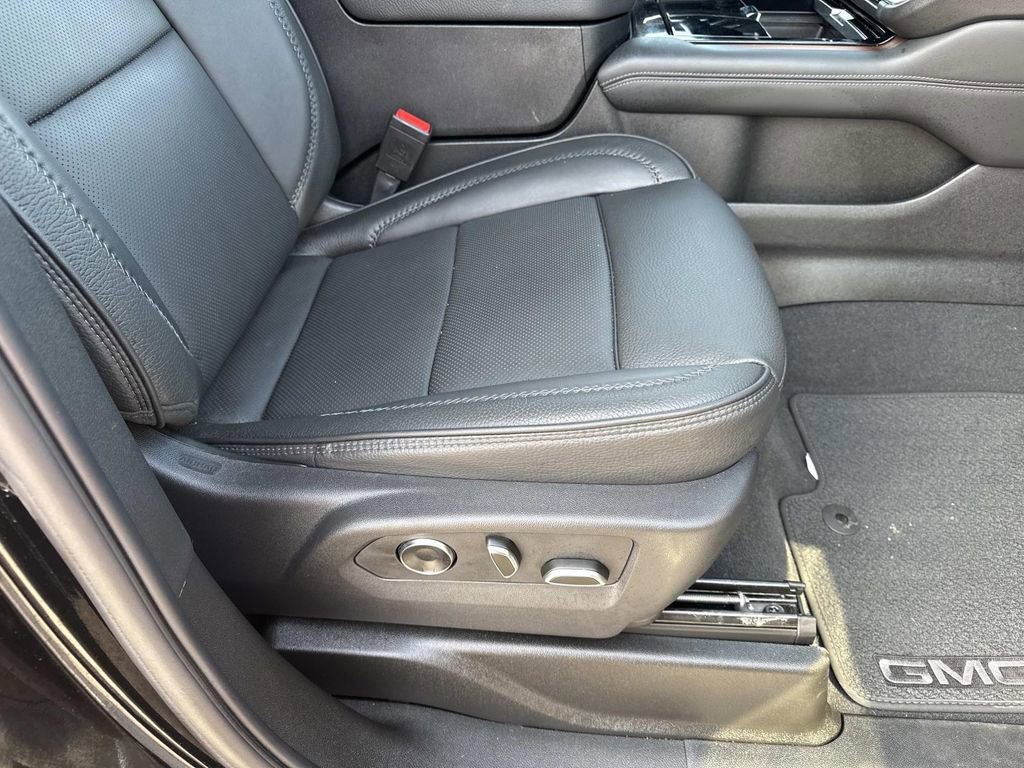 Used 2025 GMC Yukon Denali image 29