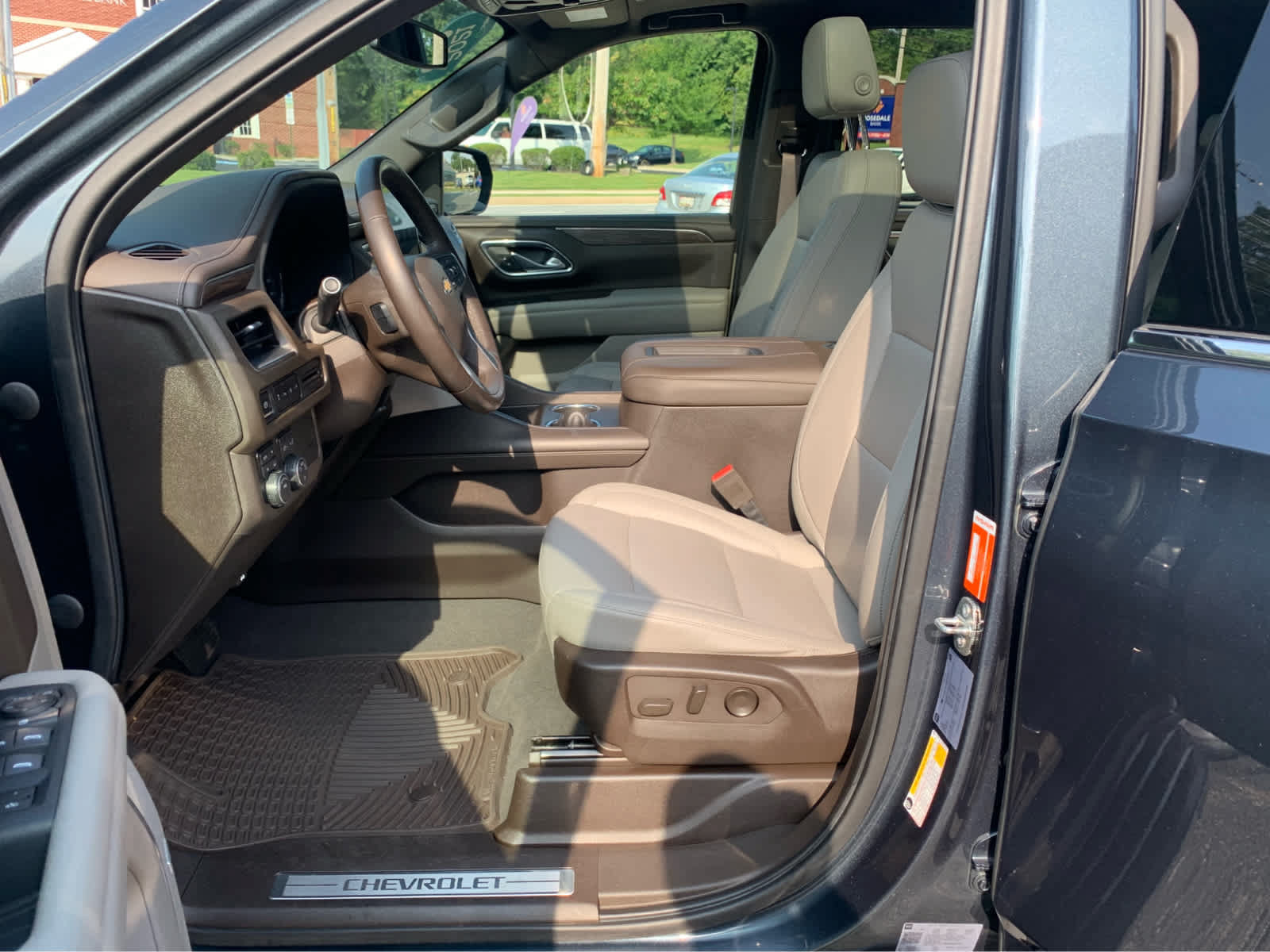 Used 2021 Chevrolet Suburban LT AWD/4WD image 11