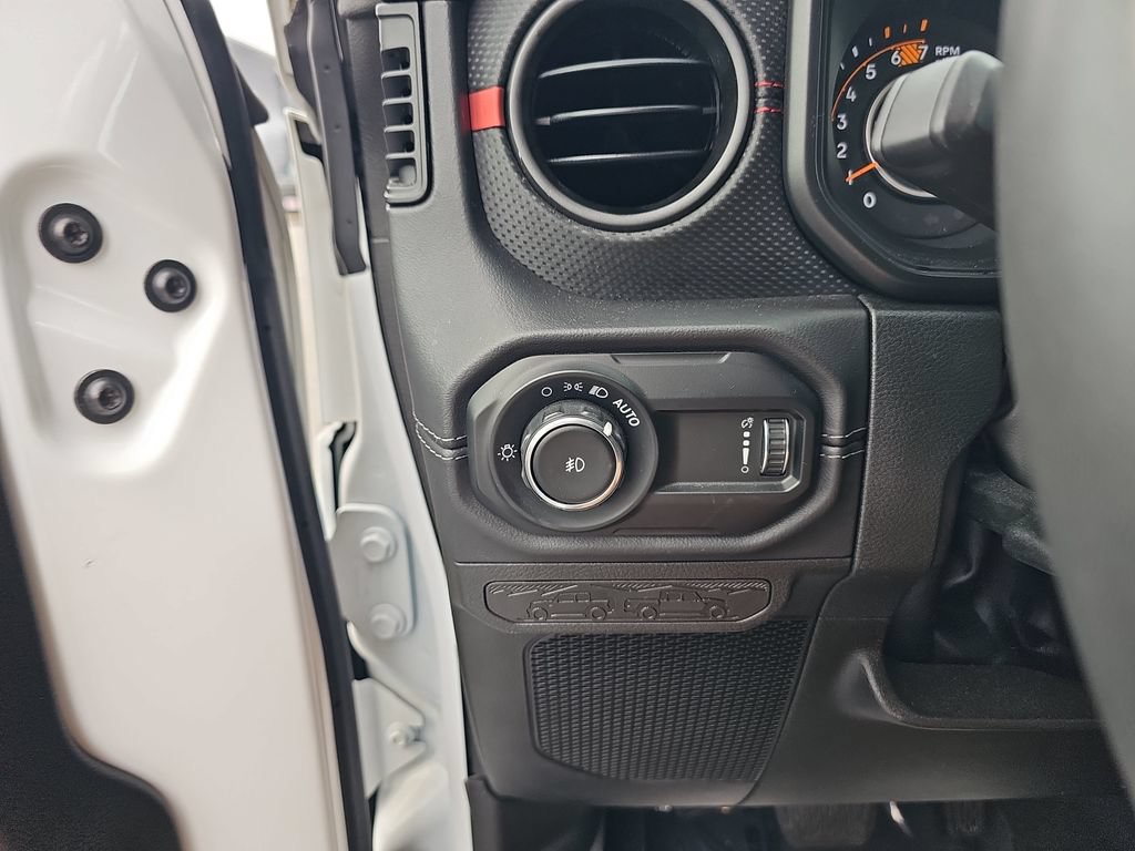 Used 2025 Jeep Wrangler Unlimited Rubicon AWD/4WD image 35